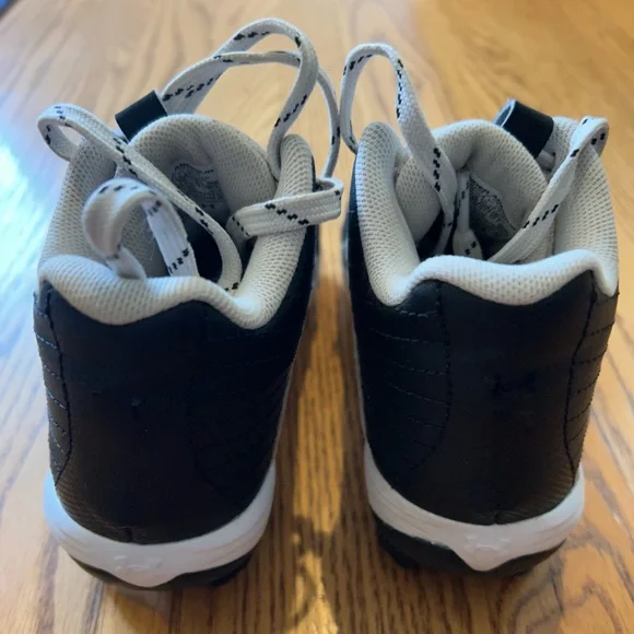 Boys- Under Armour Boy Cleats - Picture 3 of 6